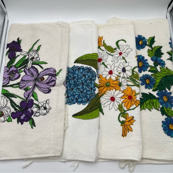 Vintage Cannon Bath Towel Lot 70s Retro Hydrangea Iris Daisy Floral Fringe MCM - Picture 1 of 16